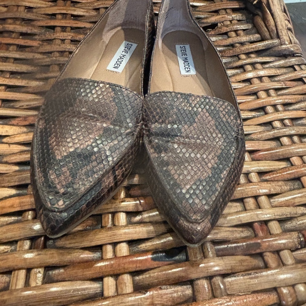 Steve Madden Feather Brown Snakeskin Loafers in size 7. Great condition - Picture 9 of 16